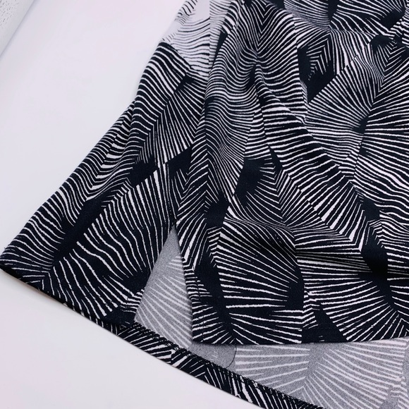 EUC Vince Camuto Women Sleeveless Printed Top - Picture 9 of 12